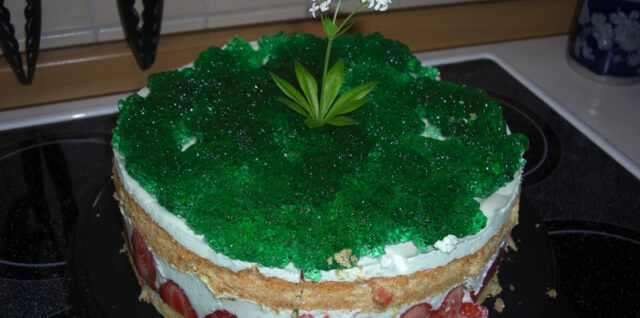 Waldmeistertorte