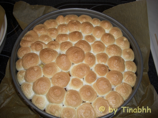 Rhabarber-Erdbeer-Torte mit Baiserhaube