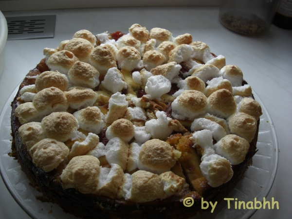 Rhabarber-Erdbeer-Torte mit Baiserhaube