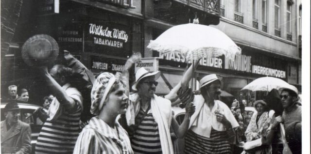 Veranstaltung in der Innenstadt 60er Jahre(Pap212)